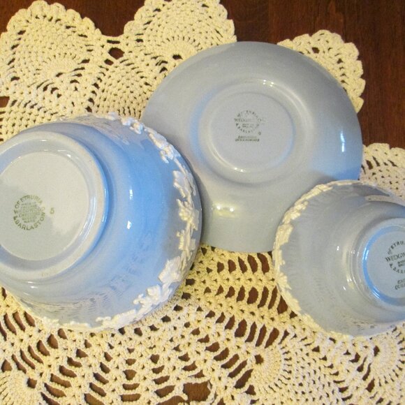Wedgwood 3 piece set Etruria & Barlaston made in England Embossed Queensware bow - Picture 7 of 11